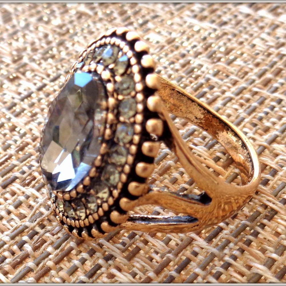 ANTIQUE GOLD HAND CRAFTED LADYS RING SIZE 9